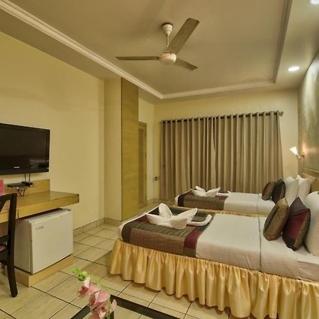 Vishwaratna Hotel Gauháti Kültér fotó